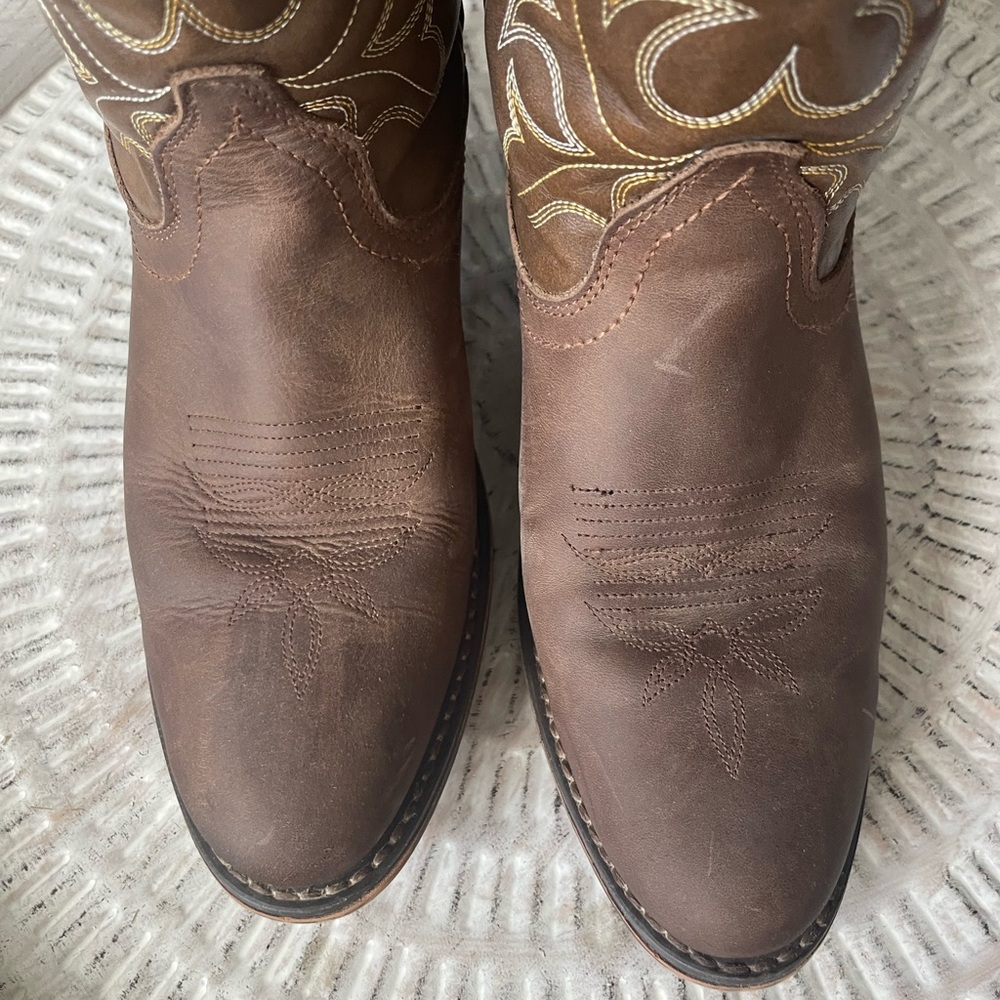 Laredo Brown Western Boots with Embroidered Design - Picture 3 of 14